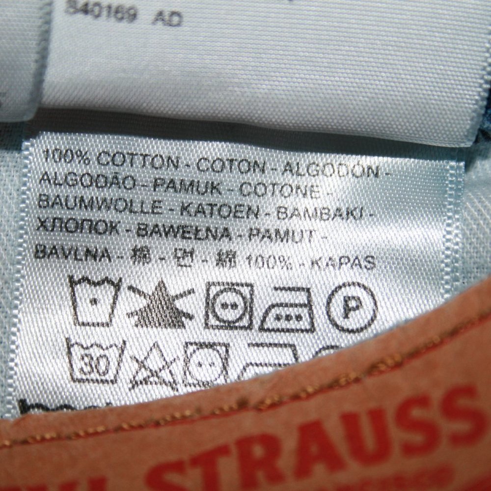 Mid Rise Levi Jeans - Picture 9 of 9